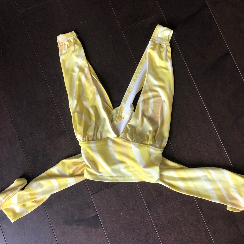 BRAND NEW URABN OUTFITTERS SUNSET HALTER TOP